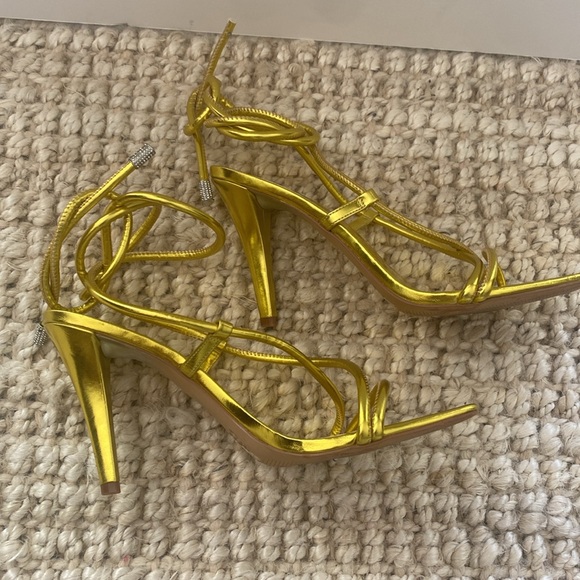 JLO | Elegant Gold Strappy Women's Heels - Picture 8 of 12